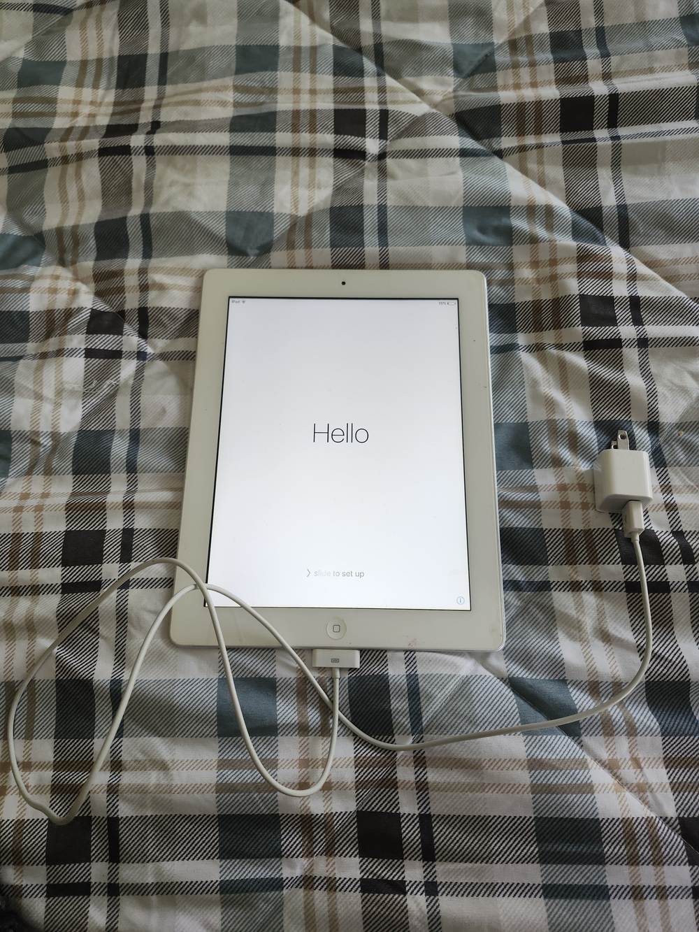Apple Sliver iPad Tablet with Charger and Cable